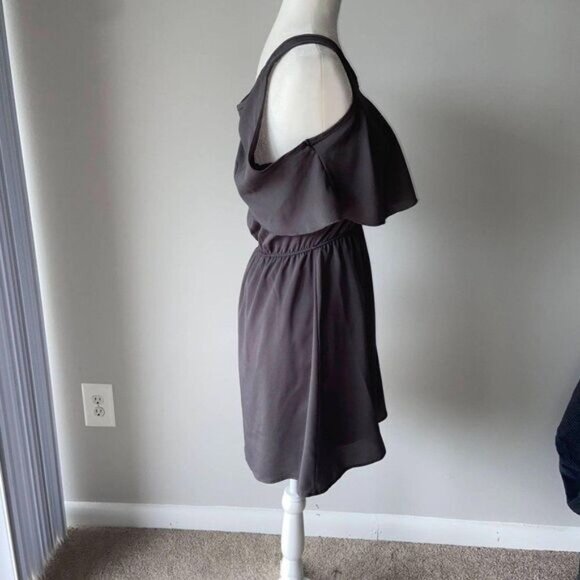 Double Zero Layered Open Shoulder Short Dress with‎ Back Design - Picture 4 of 10